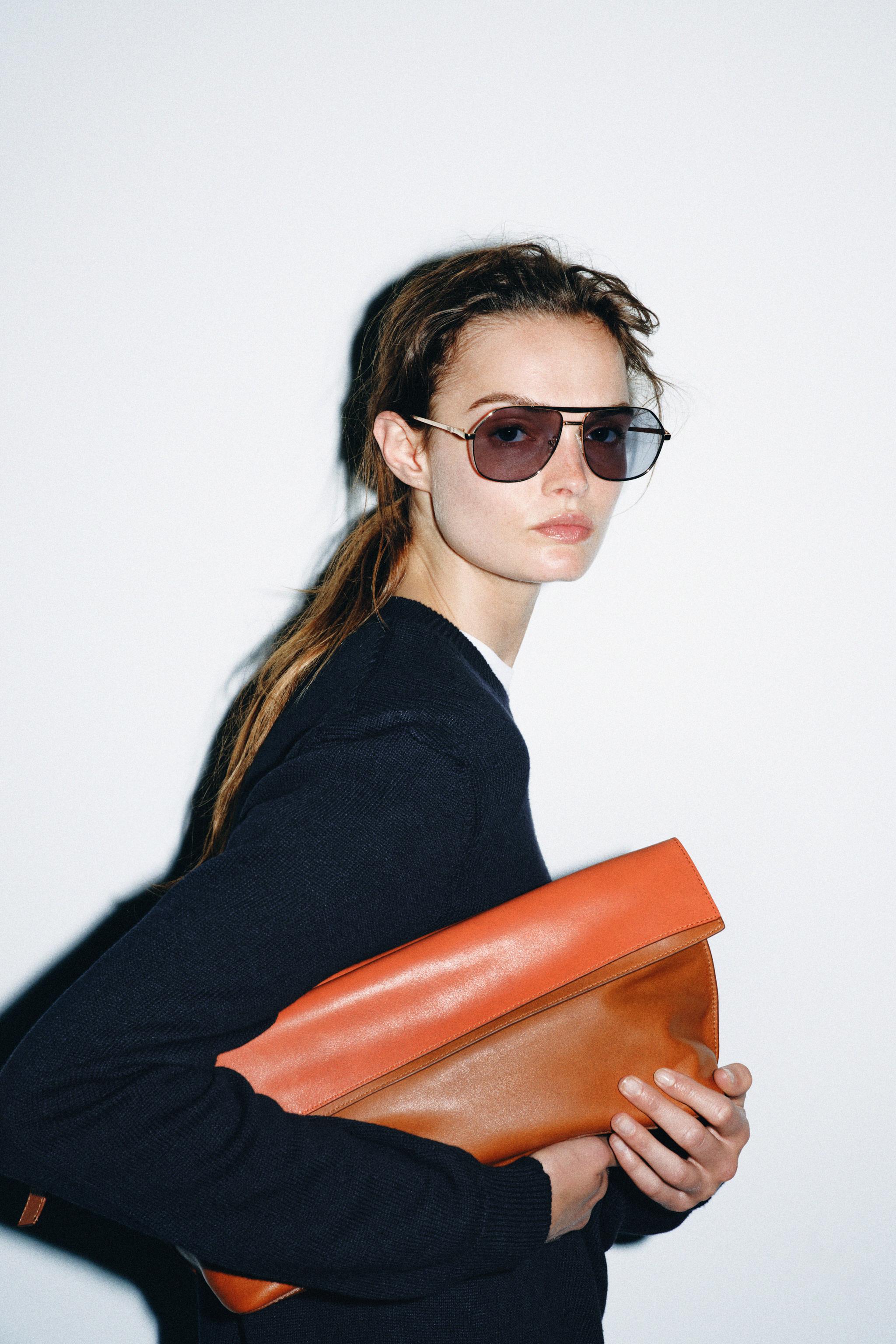 LEATHER FLAP CLUTCH